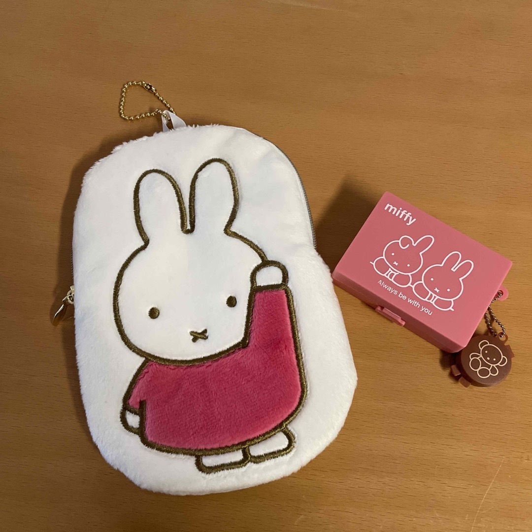 miffy(ミッフィー)のミッフィーちゃんふわふわポーチと印鑑ケース レディースのファッション小物(ポーチ)の商品写真