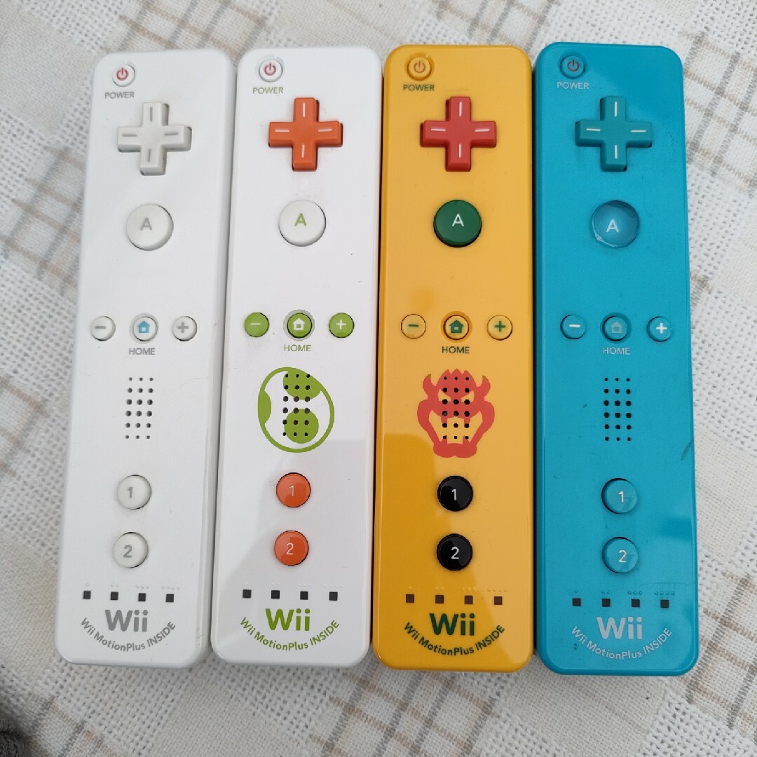 任天堂(ニンテンドウ)の任天堂 Wii リモコン モーションプラス エンタメ/ホビーのゲームソフト/ゲーム機本体(その他)の商品写真