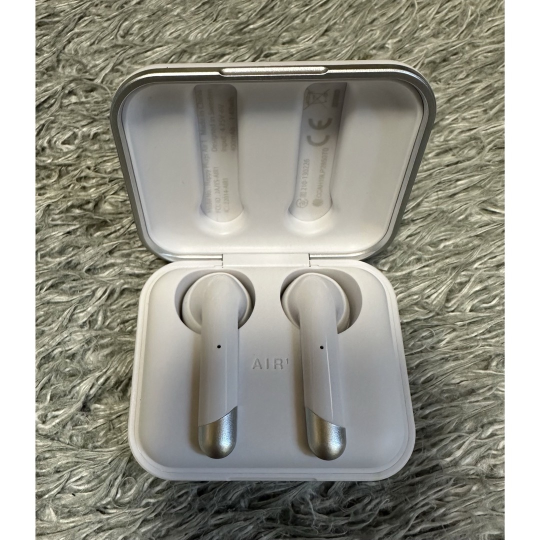 HAPPY PLUGS(stockholm)WHITE スマホ/家電/カメラのオーディオ機器(ヘッドフォン/イヤフォン)の商品写真