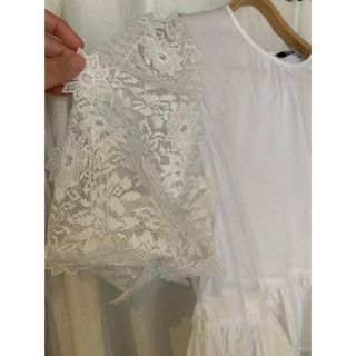 ザラ(ZARA)のZARA お花レースパフスリーブトップス　白(Tシャツ/カットソー(半袖/袖なし))