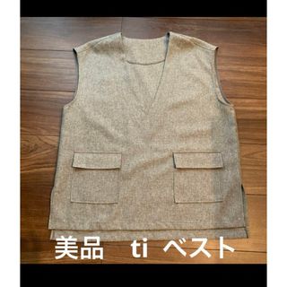 美品　ti Vネックベスト　グレー　シンプルお洒落(ベスト/ジレ)