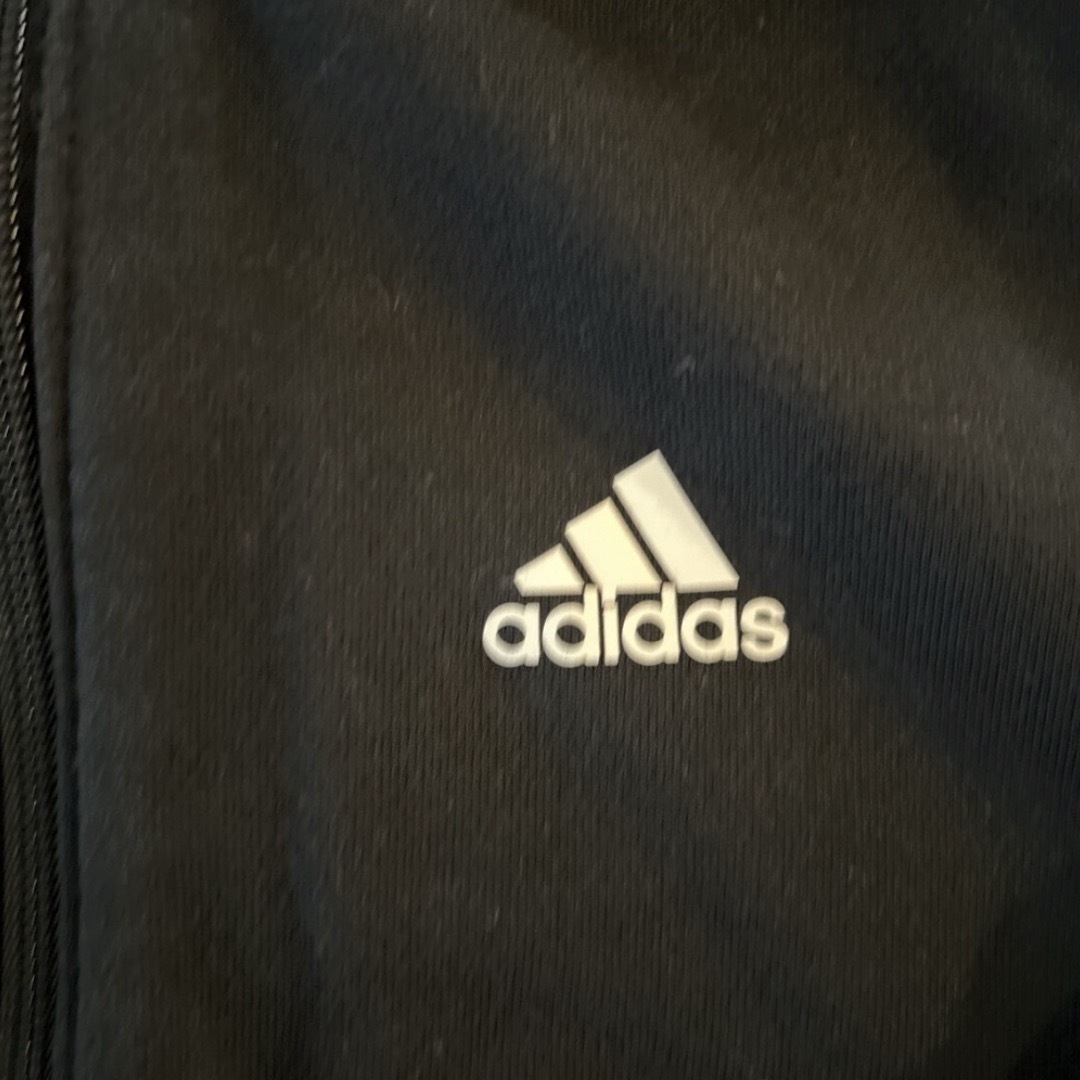 adidas(アディダス)のadidasフード付パーカー120㎝ キッズ/ベビー/マタニティのキッズ服男の子用(90cm~)(Tシャツ/カットソー)の商品写真