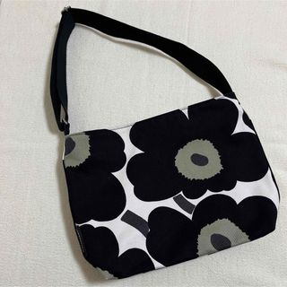 マリメッコ(marimekko)の【美品】マリメッコ　ショルダーバッグ　MINI OSMA モノトーン　白黒(ショルダーバッグ)