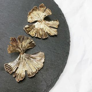 【新商品】再入荷なし！ピアス　ゴールド　大ぶりピアス(ピアス)