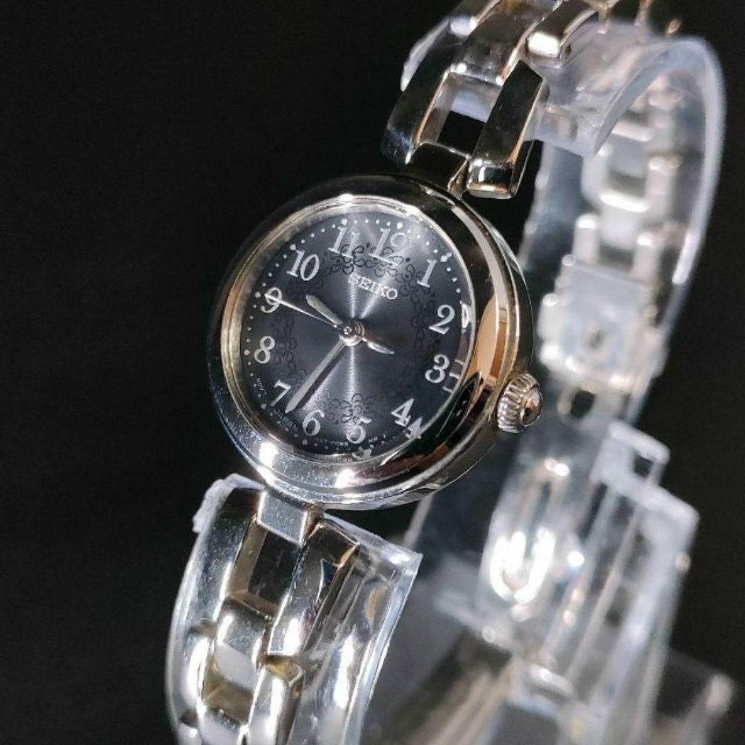 極美品【稼働品】SEIKO セイコー V117 ブラック シルバー ソーラー 極美品【稼働品】SEIKO セイコー V117 ブラック シルバー ソーラー