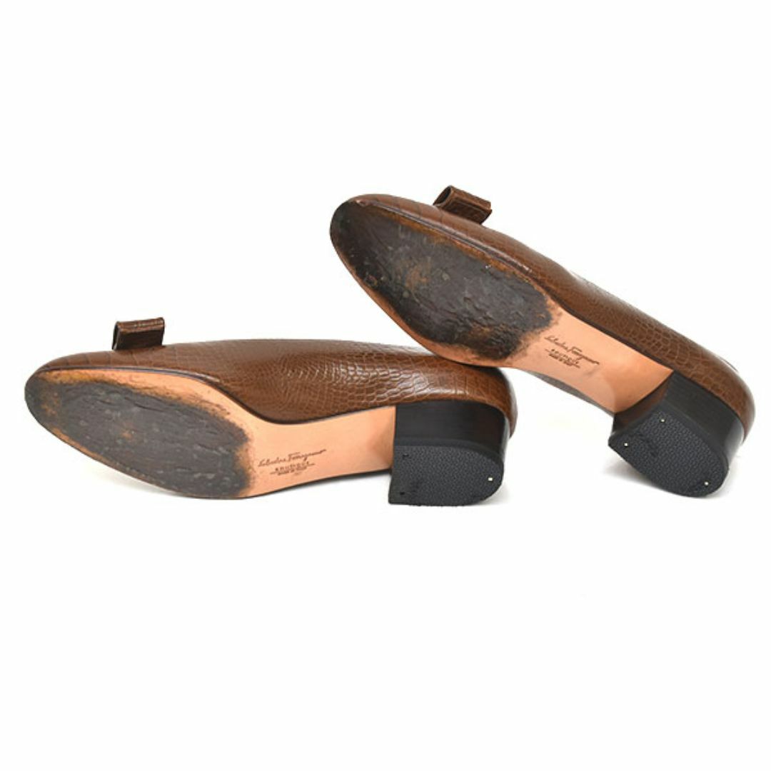 Salvatore Ferragamo(サルヴァトーレフェラガモ)のフェラガモ ヴァラリボン パンプス 6.5C(約23.5-24cm) レディースの靴/シューズ(ハイヒール/パンプス)の商品写真