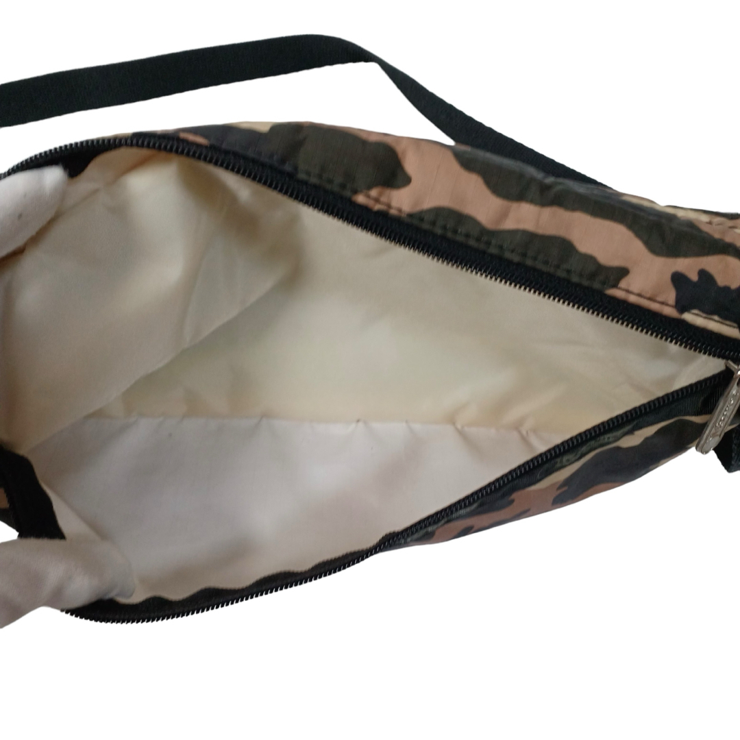 LeSportsac(レスポートサック)の美品 レスポートサック ショルダーバッグ 迷彩柄 レディースのバッグ(ショルダーバッグ)の商品写真