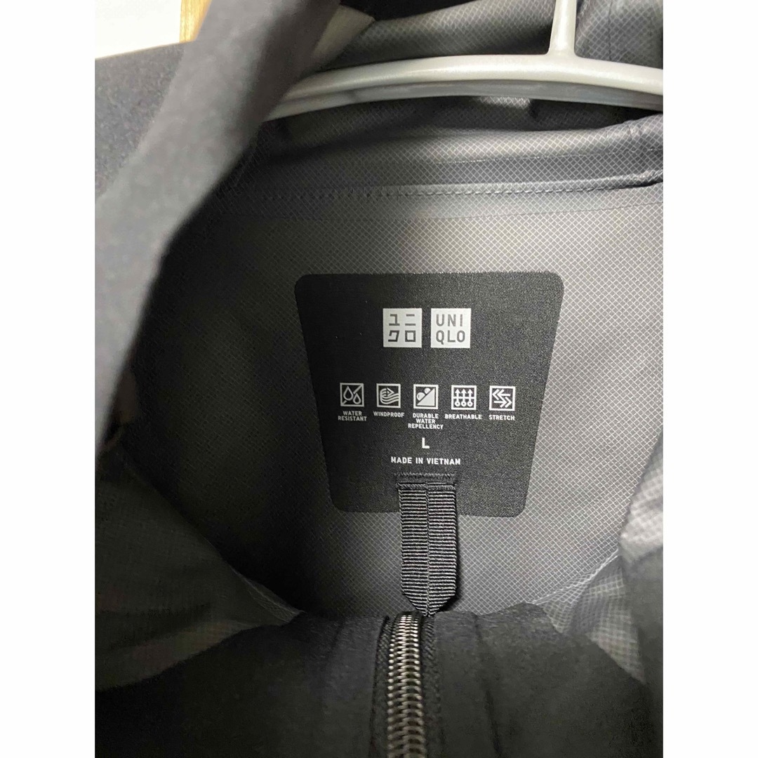 UNIQLO(ユニクロ)のユニクロ ブロックテックパーカー 3Dカット ブラック サイズL 未使用品 メンズのジャケット/アウター(マウンテンパーカー)の商品写真