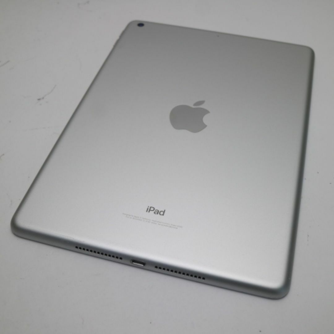 Apple(アップル)のiPad 第6世代 Wi-Fi 32GB シルバー  M222 スマホ/家電/カメラのPC/タブレット(タブレット)の商品写真