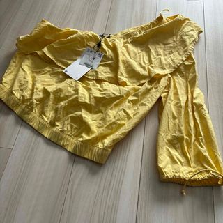 Bershka - 新品　ベルシュカ  ワンショルダー  ブラウス