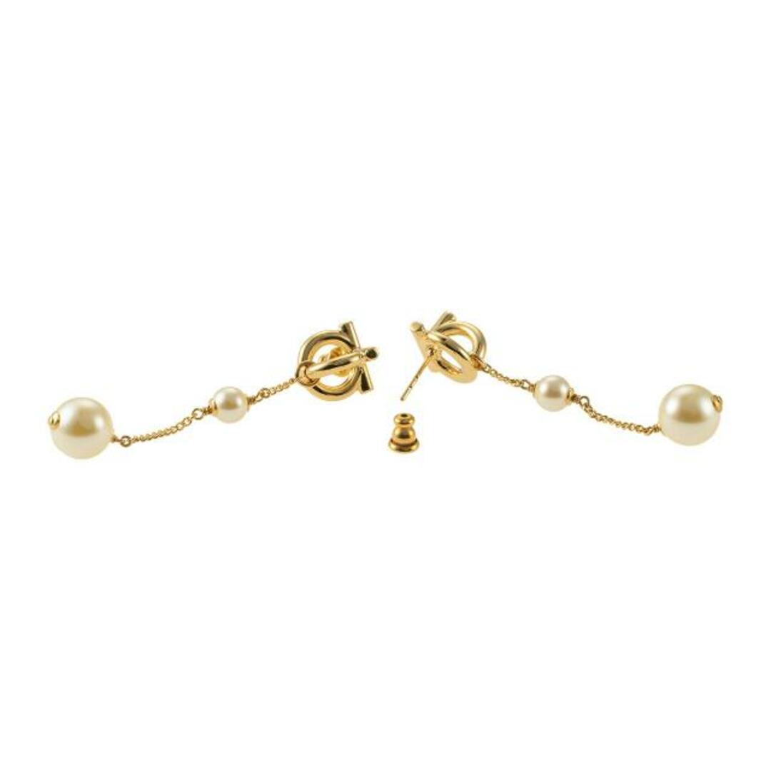 Ferragamo(フェラガモ)の新品 フェラガモ FERRAGAMO ピアス 3D SHORT EARRINGS オロ キアーロ/パール レディースのアクセサリー(ピアス)の商品写真