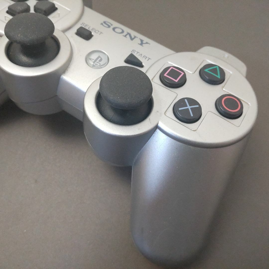 PlayStation3(プレイステーション3)の安心の整備済み！◆PS3コントローラー DUALSHOCK3◆中古◆49 エンタメ/ホビーのゲームソフト/ゲーム機本体(その他)の商品写真