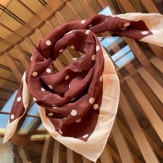 水玉柄スカーフ　75×75センチ(バンダナ/スカーフ)