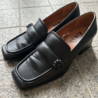 ザラ(ZARA)のZARA ヒールローファー　HEELED LOAFERS ビジュー(ローファー/革靴)