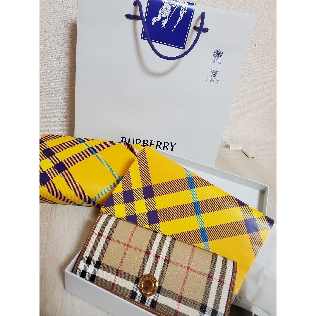 BURBERRY(バーバリー)のBURBERRY★長財布ラッピングショッパーセット レディースのバッグ(ショップ袋)の商品写真