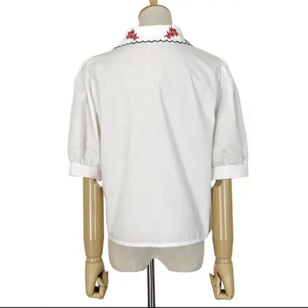 花柄刺繍デザイン襟付き半袖シャツ レディースのトップス(シャツ/ブラウス(半袖/袖なし))の商品写真
