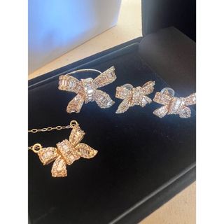 JEWELRY TSUTSUMI - リボンリング ピアス ネックレス バゲットカットダイヤモンド