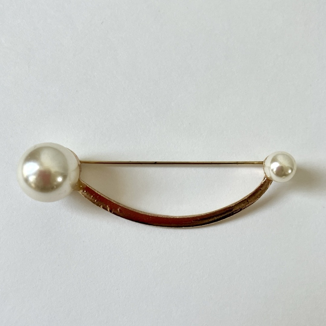 真珠 パール ブローチ レディースのアクセサリー(ブローチ/コサージュ)の商品写真