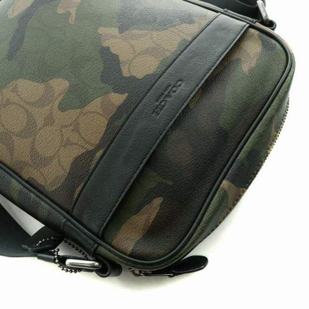 COACH(コーチ)のCOACH ショルダーバッグ シグネチャー PVC レザー カモフラ 迷彩柄 メンズのバッグ(ショルダーバッグ)の商品写真
