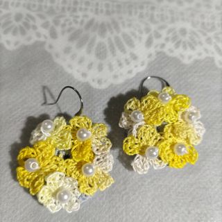 お花のピアス イエロー(ピアス)