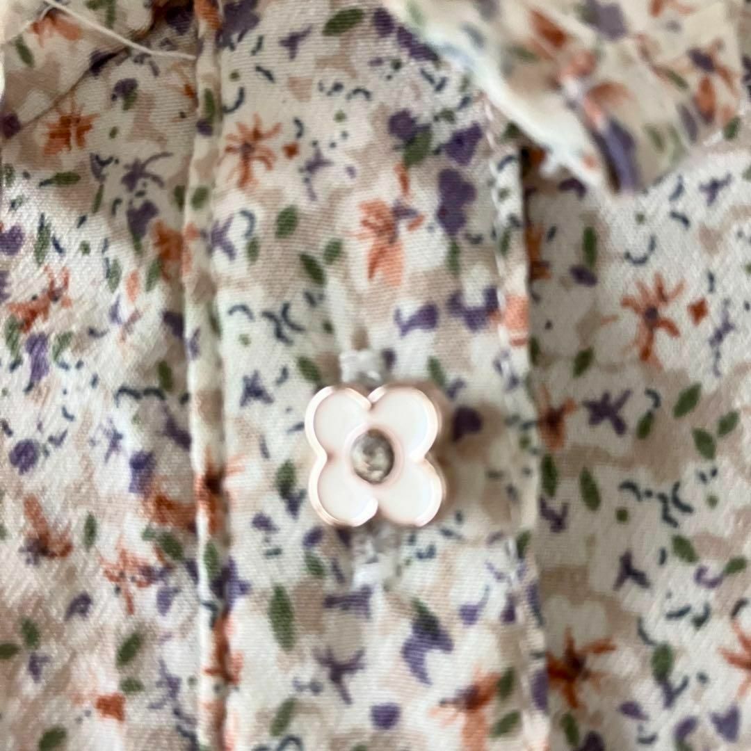 小花柄　フラワー 柄　フリル　ノースリーブ　ブラウス　シャツ　花ボタン　可愛い レディースのトップス(Tシャツ(半袖/袖なし))の商品写真