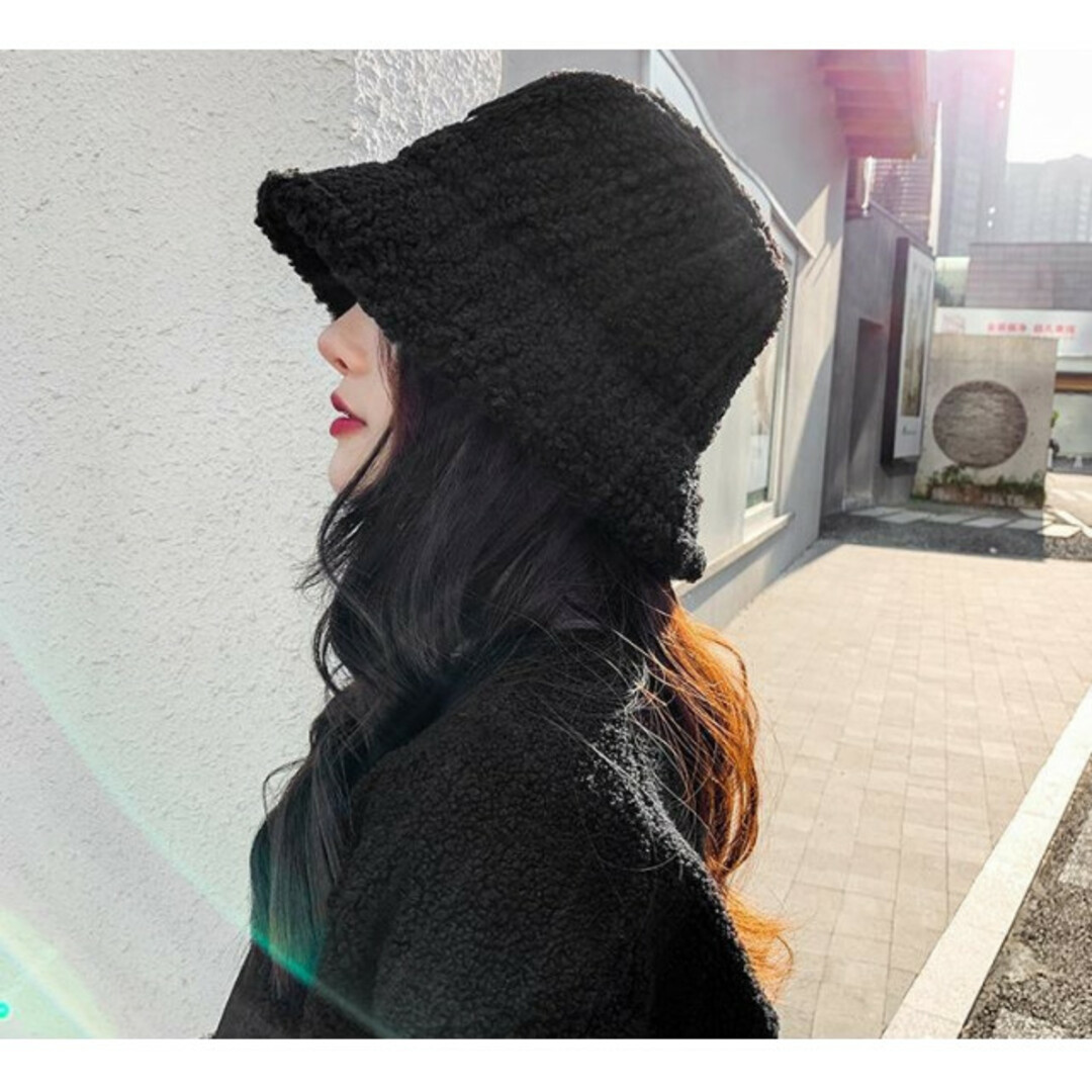 【期間限定】ボアハット バケットハット もこもこ 黒 韓国 バケハ ロゴ入り レディースの帽子(ハット)の商品写真