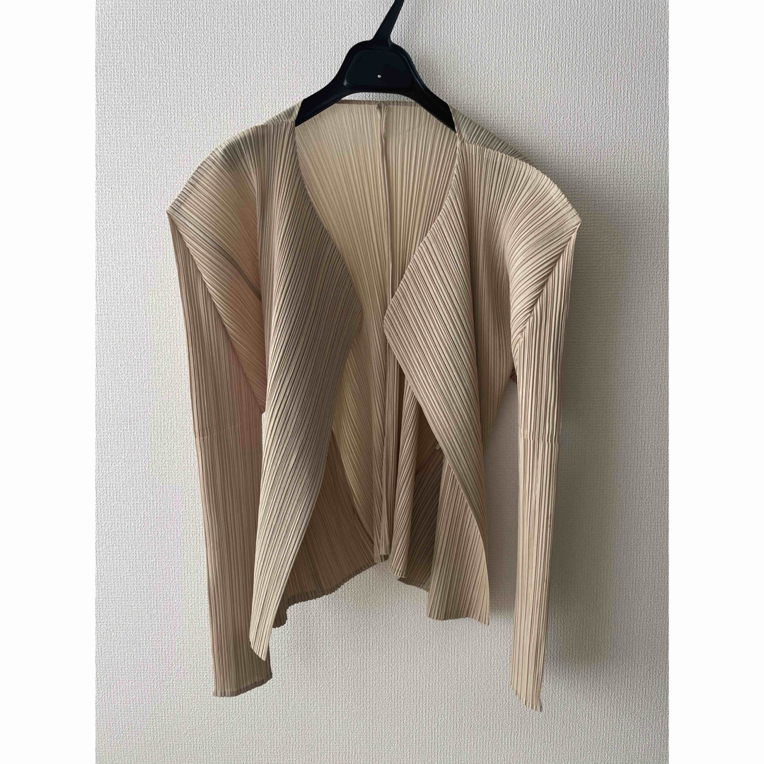 PLEATS PLEASE ISSEY MIYAKE(プリーツプリーズイッセイミヤケ)のISSEY MIYAKE cardigan レディースのトップス(カーディガン)の商品写真