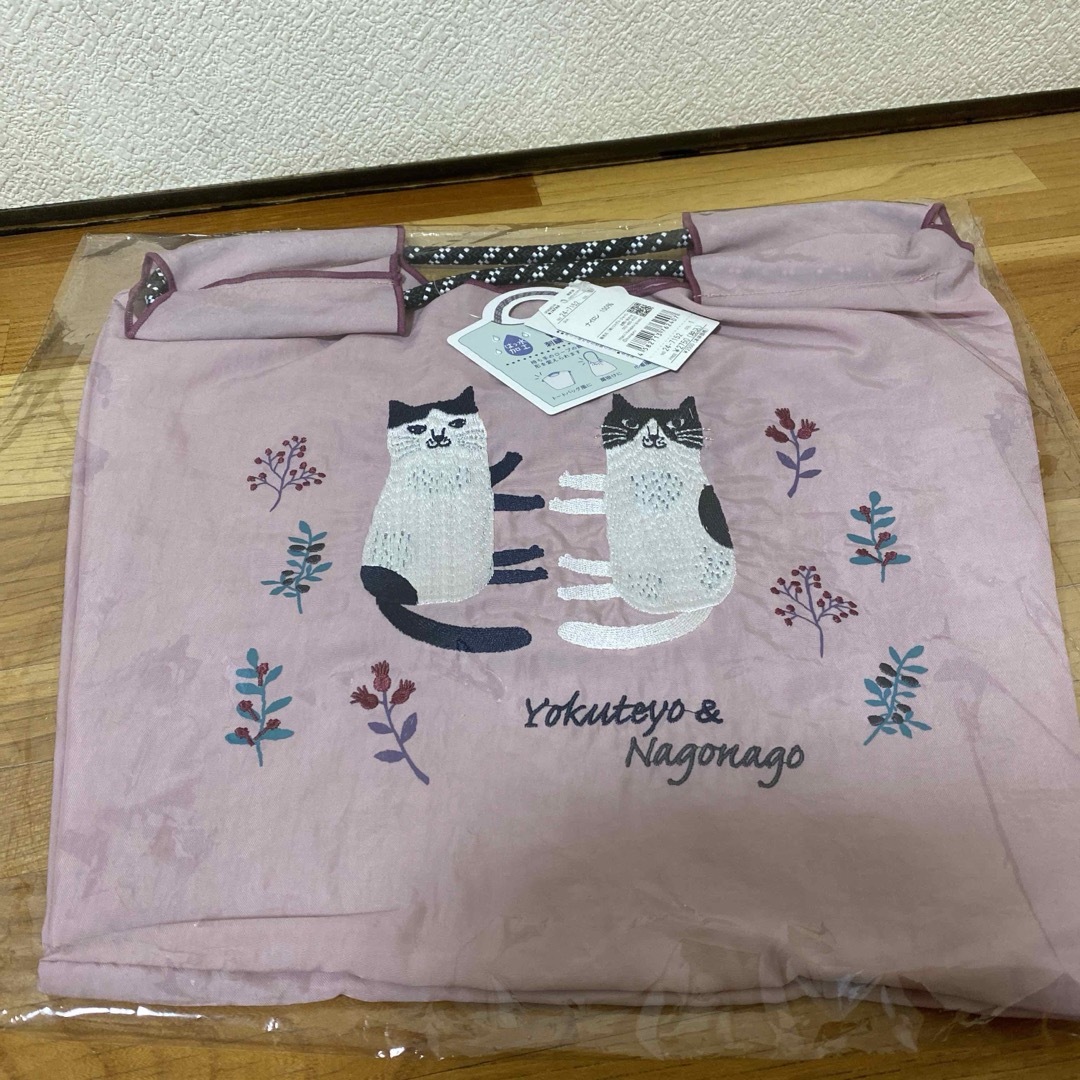 クスグルジャパン 猫　トートバッグ　撥水加工　刺繍　バッグ　なごなごさん レディースのバッグ(トートバッグ)の商品写真