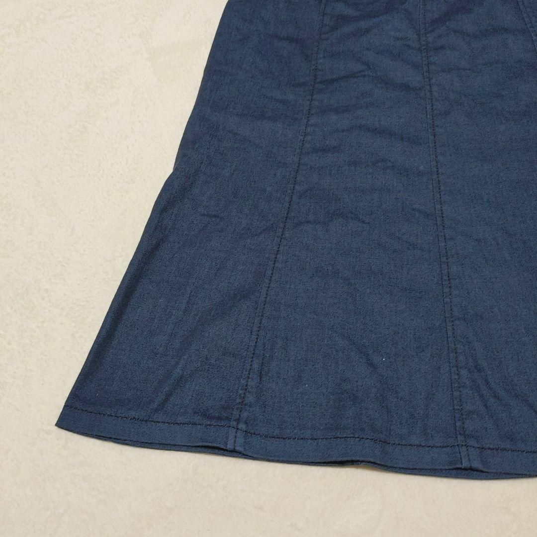 a.v.v(アーヴェヴェ)の【a.v.v】アーヴェヴェ（40）日本製 デニム 無地 スカート ミディアム丈 レディースのスカート(ひざ丈スカート)の商品写真