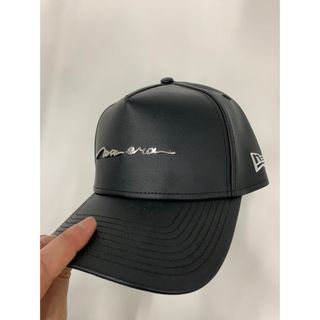 ニューエラー(NEW ERA)のニューエラ  筆記体ロゴ　メタルロゴ　レザー調　9forty キャップ(キャップ)