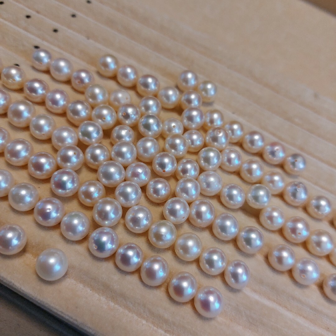 アコヤ貝本真珠8ミリ球100球。数量限定 レディースのアクセサリー(その他)の商品写真