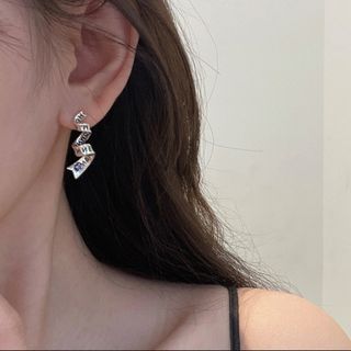 ♡数量限定♡ピアス リボン シルバー 個性的 アクセサリー プレゼント 耳飾り (ピアス)