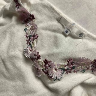 イッツデモ　美品刺繍トップスL 白