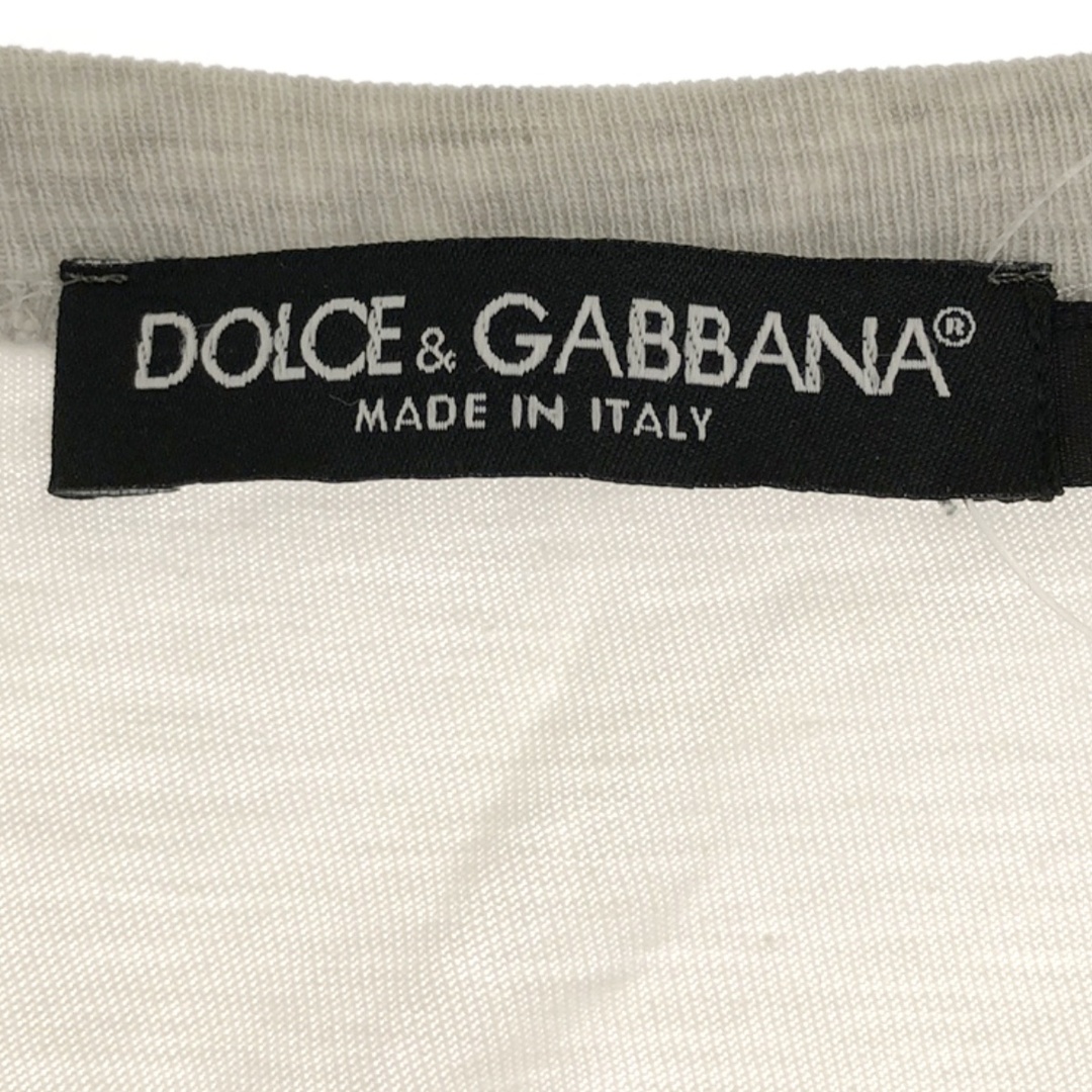 DOLCE&GABBANA(ドルチェアンドガッバーナ)のDOLCE&GABBANA ドルチェ＆ガッバーナ DG刺繍 VネックTシャツ G8569T/G7418 ホワイト 46 メンズのトップス(Tシャツ/カットソー(半袖/袖なし))の商品写真