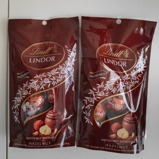 リンツ(Lindt)のリンツ リンドール チョコレート ヘーゼルナッツ 2袋(菓子/デザート)