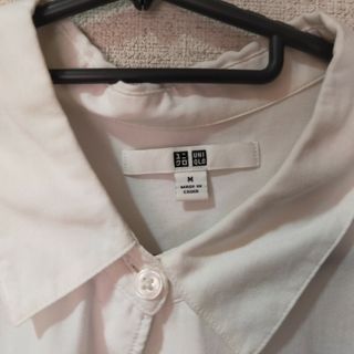 ユニクロ(UNIQLO)のUNIQLO　半袖　シャツ　ホワイト　M(シャツ/ブラウス(半袖/袖なし))