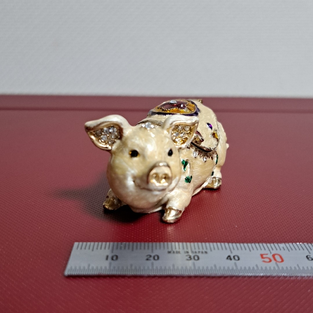 陶器製ぶた🐷さんのジュエリーボックス インテリア/住まい/日用品のインテリア小物(小物入れ)の商品写真