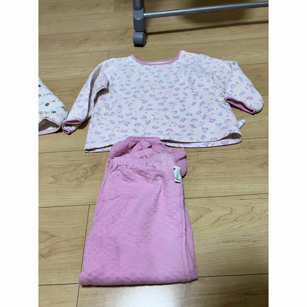 UNIQLO(ユニクロ)のユニクロ キルトパジャマ size110 2点セット キッズ/ベビー/マタニティのキッズ服女の子用(90cm~)(パジャマ)の商品写真