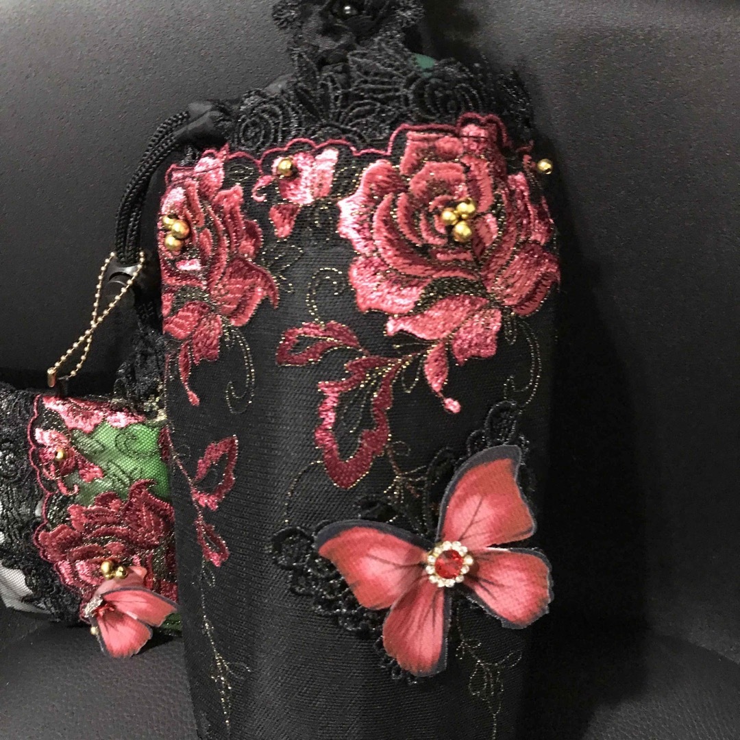 おしゃれペットボトルホルダーダークレッドローズ　蝶々ポケットティッシュカバー付き ハンドメイドのファッション小物(その他)の商品写真