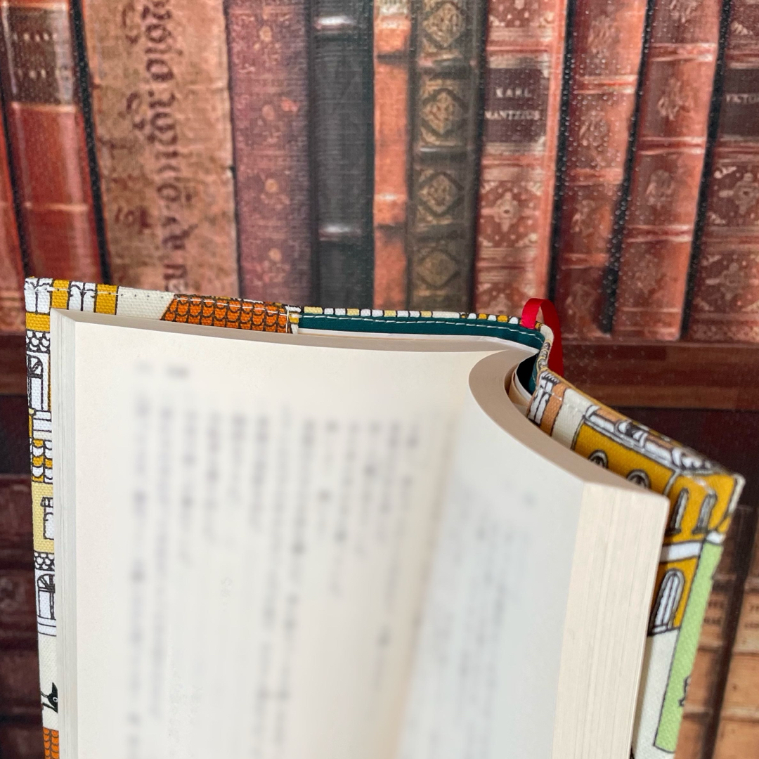  文庫本ブックカバー　A6判サイズ ハンドメイドの文具/ステーショナリー(ブックカバー)の商品写真