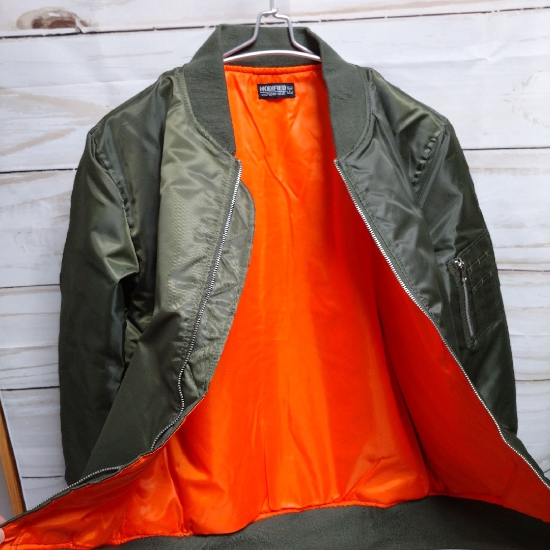 MA-1  ジャケット   中綿  カーキ  メンズ  Ｌ メンズのジャケット/アウター(フライトジャケット)の商品写真