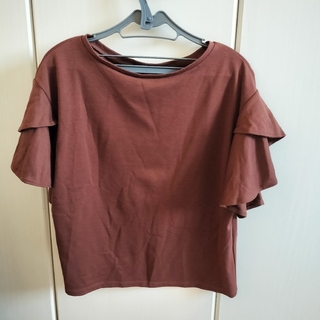 ジーユー(GU)のGU チューリップスリーブTシャツ(半袖) ブラウン(Tシャツ(半袖/袖なし))