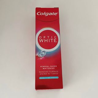 colgate OPTIC WHITE 歯磨き粉