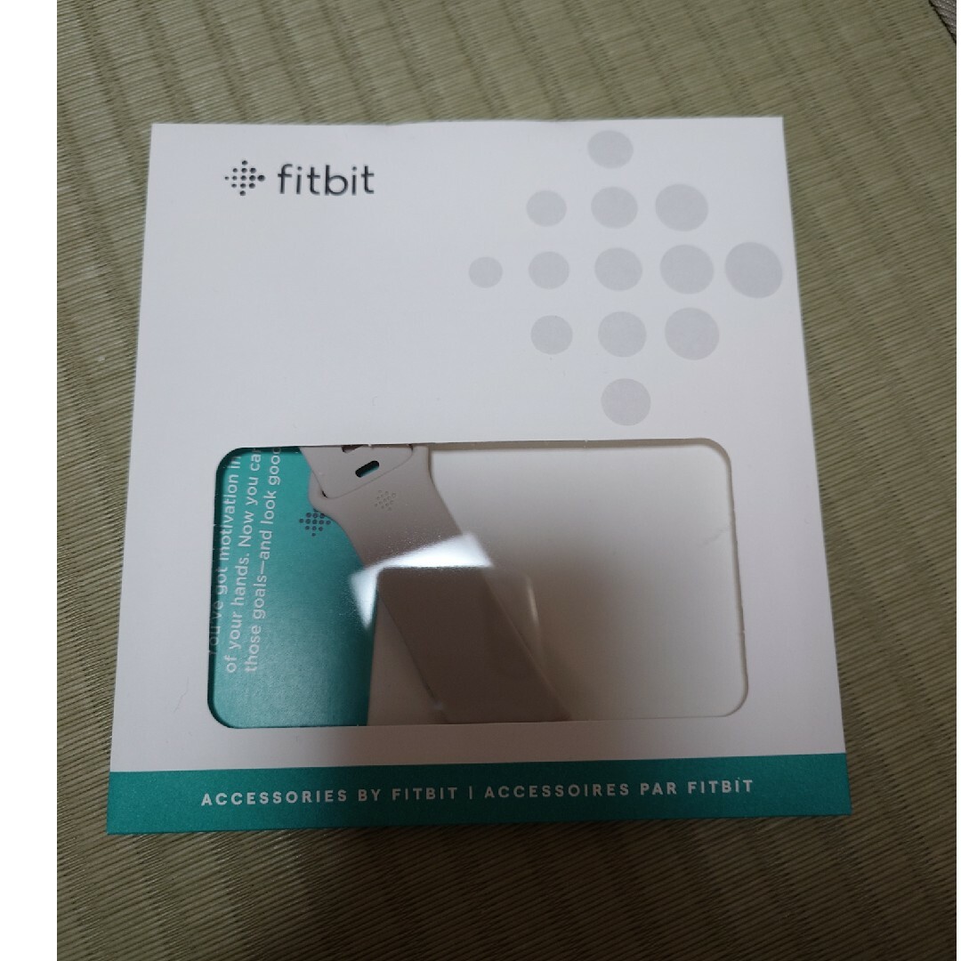 新品未開封！　純正Fitbit 24mm対応インフィニティベルト 　ルナホワイト メンズの時計(ラバーベルト)の商品写真