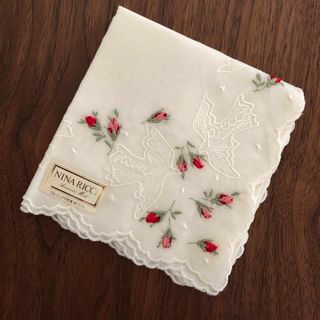 ニナリッチ(NINA RICCI)のニナリッチ【訳あり未使用】刺繍ハンカチ　オフホワイト　鳥＆蕾柄刺繍(ハンカチ)