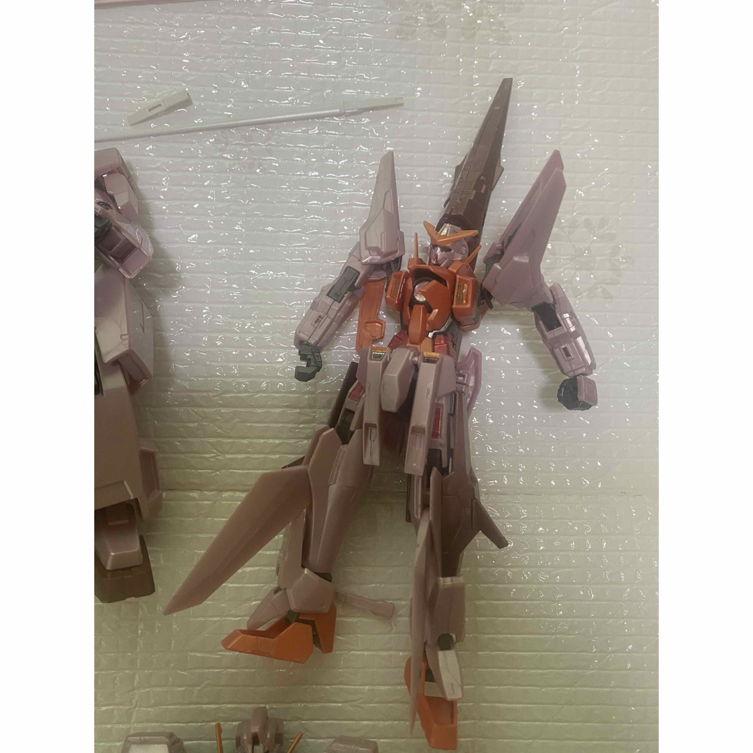 ガンプラ　ダブルオー　トランザム　まとめ売り　hg エンタメ/ホビーのおもちゃ/ぬいぐるみ(模型/プラモデル)の商品写真