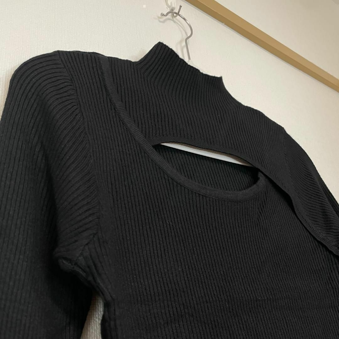 胸開き リブニット ハイネック タイト フェミニン 韓国 トレンド 黒 ブラック レディースのトップス(ニット/セーター)の商品写真