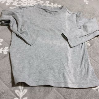 ユニクロ(UNIQLO)のユニクロ グレー 長袖 トップス カットソー 120cm 綿 キッズ 男女兼用(Tシャツ/カットソー)