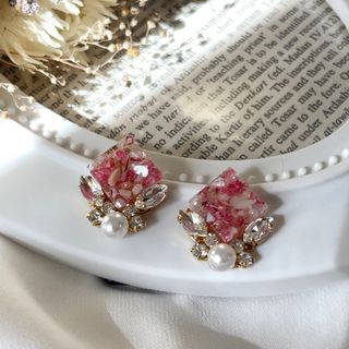 ドライフラワー入り♡キラキラビジュー×ピンク系♡②イヤリングに変更できます(ピアス)