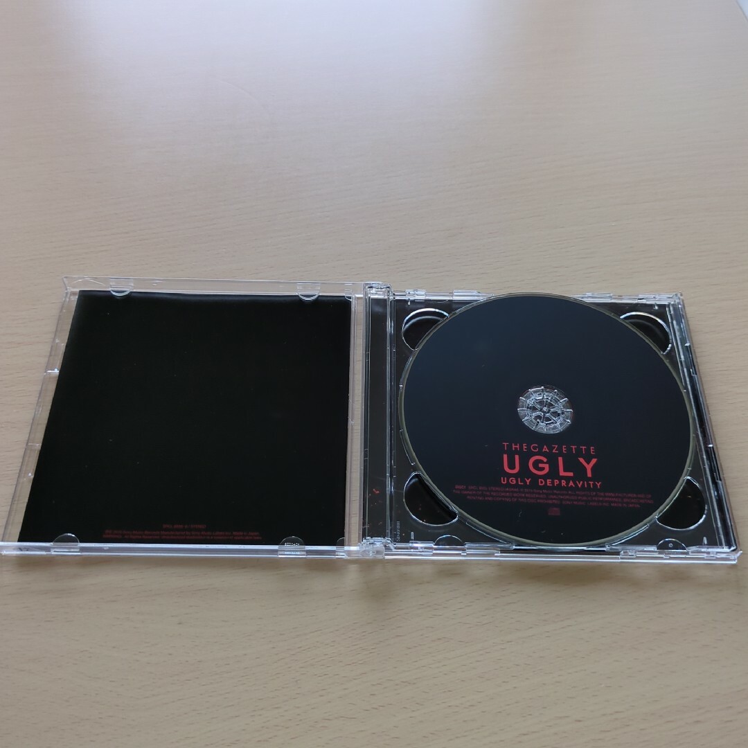 the GazettE／UGLY 【初回生産限定盤】 エンタメ/ホビーのCD(ポップス/ロック(邦楽))の商品写真